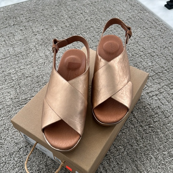 kenneth cole rose gold sandals - Picture 2 of 3